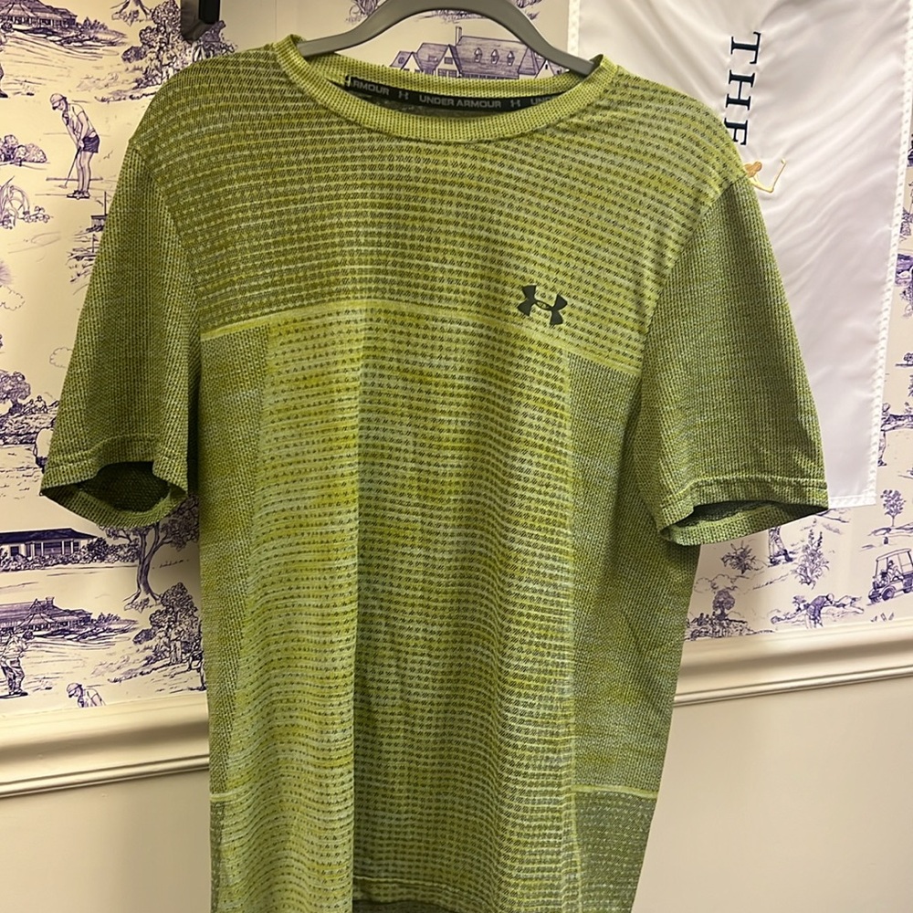 Under Armour large crew neck and short sleeves